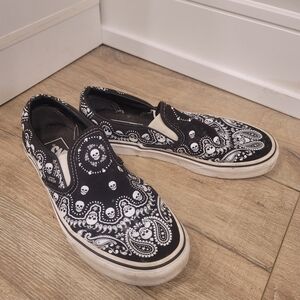 💀Vans Women's Black Skull Slip-On Shoes